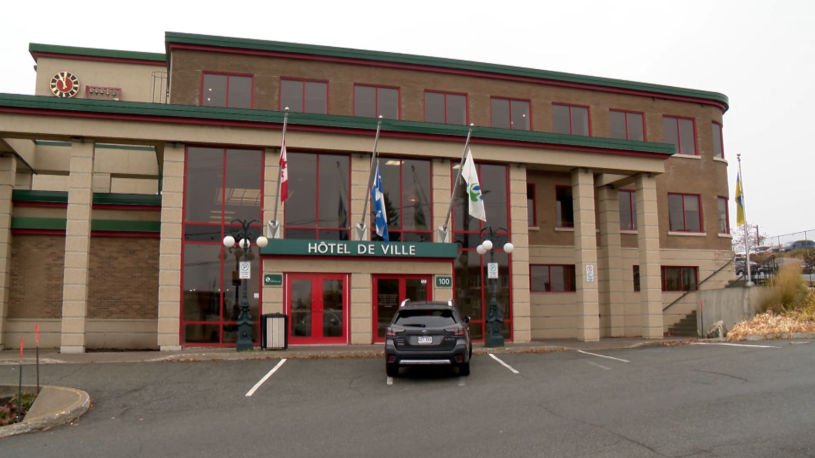 Des élections pour le poste de conseiller du district de l'Université à